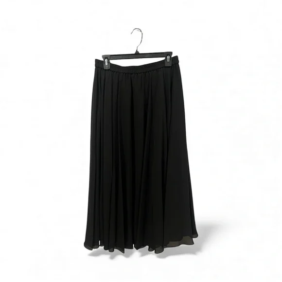Chic Black Maxi Skirt for Women - Picture 2 of 3